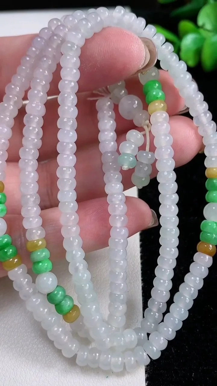 天然A货翡翠三彩算盘珠项链，尺寸4.8-2.4-206颗，重量:34.59g11月14日
工厂直销收