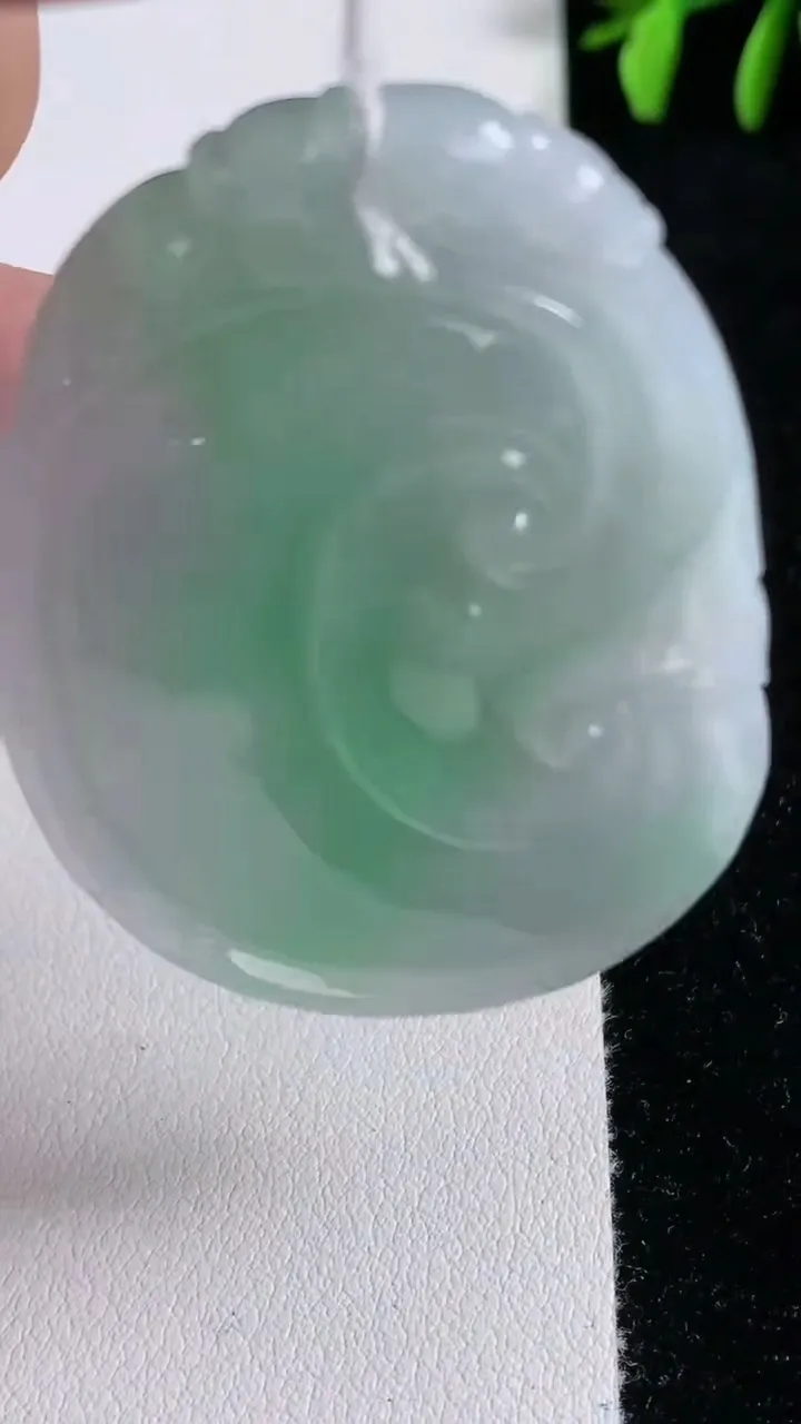 天然A货翡翠如意吊坠，尺寸51-37-6.4，重量:27.14g
11月14日