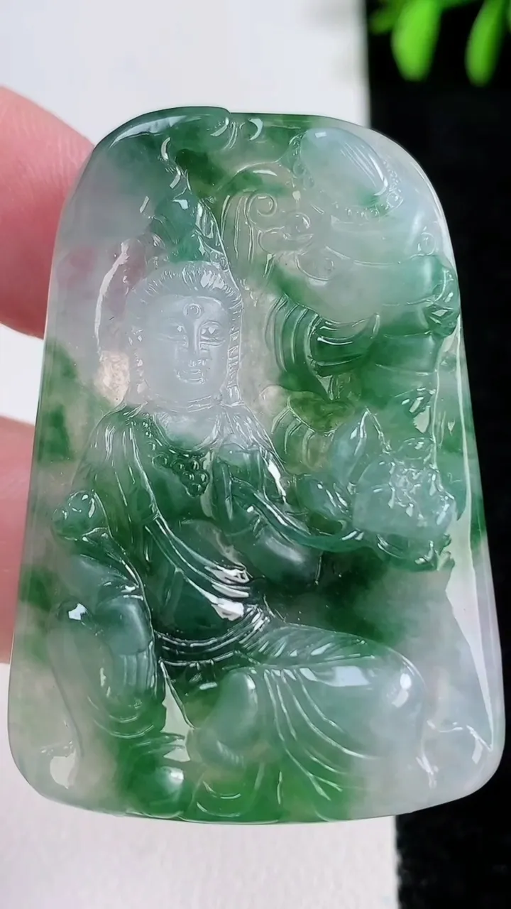 天然A货翡翠普贤菩萨吊坠，尺寸47-32.2-4.8，重量:16.11g
11月14日