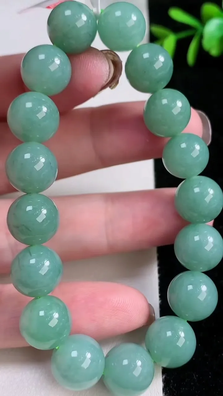 天然A货翡翠圆珠手串，尺寸11-17颗，重量:45.34g11月14日
工厂直销收藏佳品,种好水足，色泽均匀，有种有色，上手高大气！