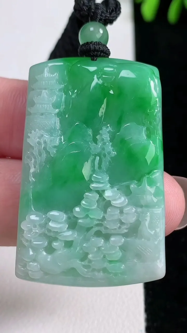天然A货翡翠山水牌吊坠，尺寸42.5-27.3-6，重量:19.70g
11月14日
