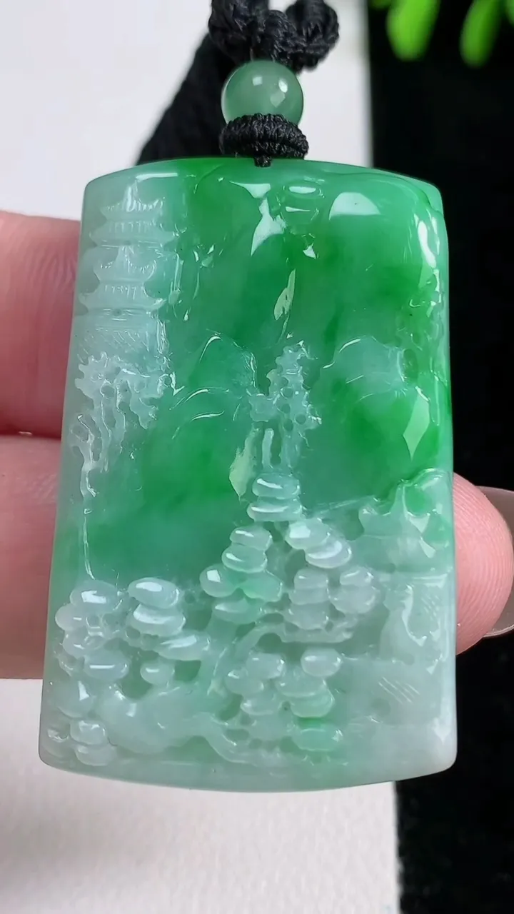 天然A货翡翠山水牌吊坠，尺寸42.5-27.3-6，重量:19.70g
11月14日