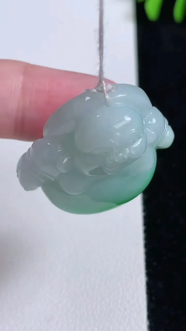 天然A货翡翠佛公吊坠，尺寸31-32.7-13.5，重量:21.64g
11月14日