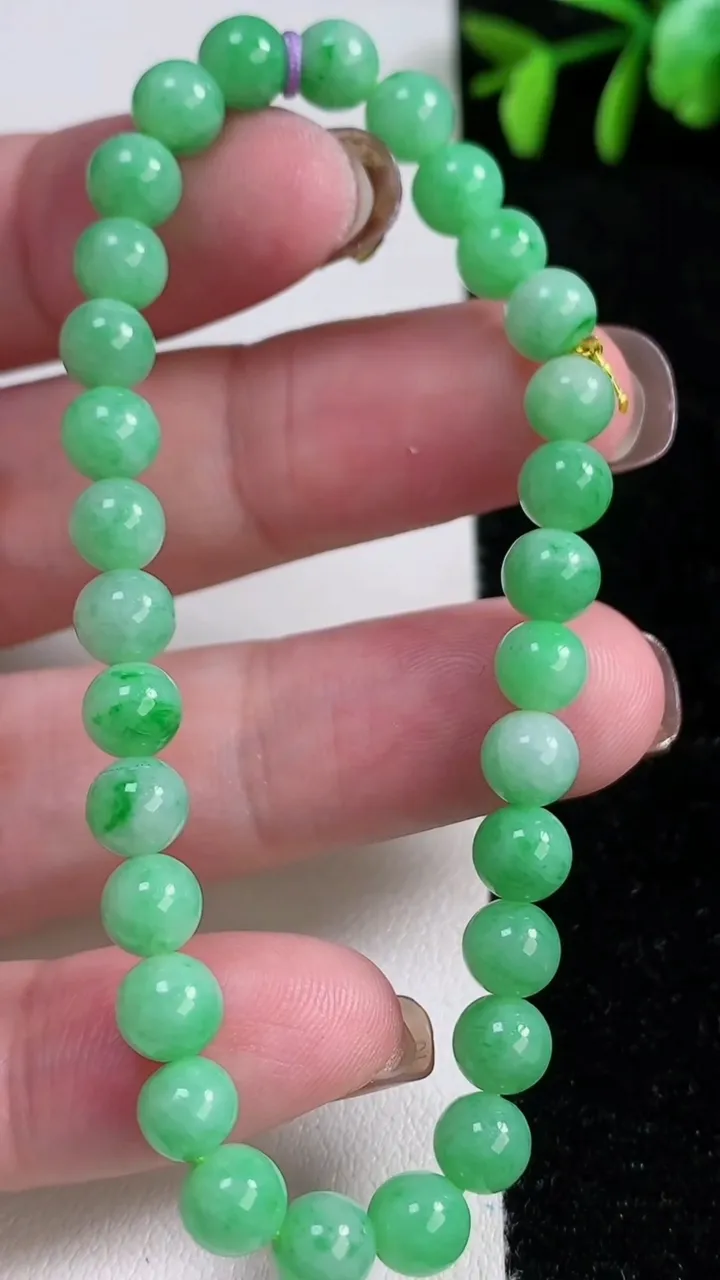 天然A货翡翠圆珠手串，尺寸6.2-30颗，重量:12.30g11月14日
工厂直销收藏佳品,种好水足