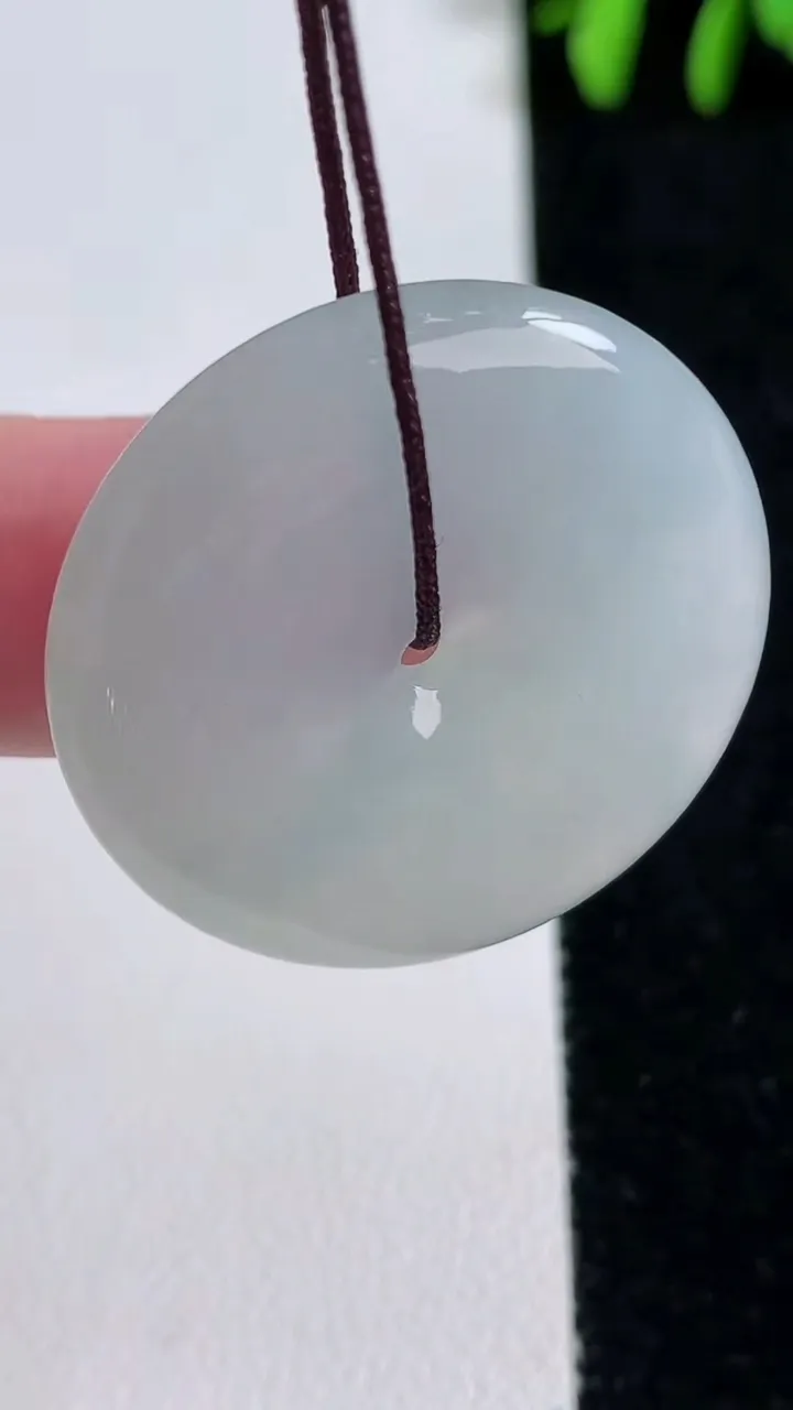 天然A货翡翠平安扣吊坠，尺寸30.5-5.7，重量:11.84g
11月14日