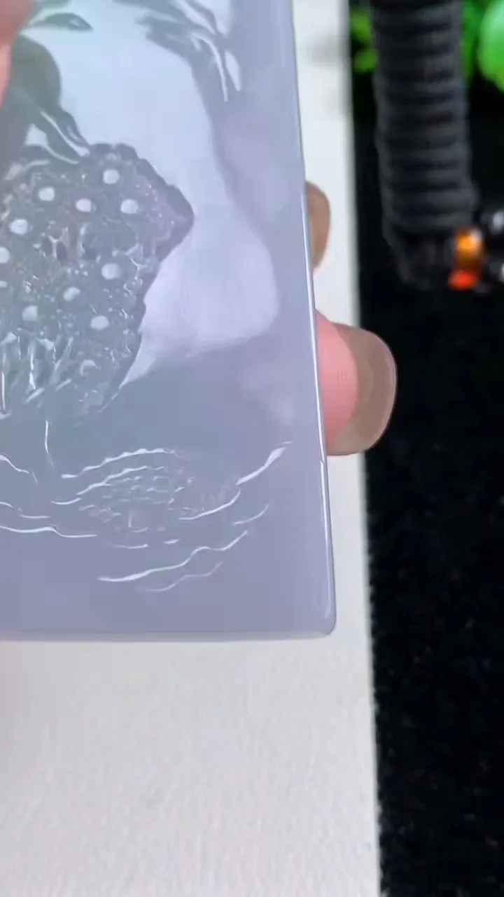 天然A货翡翠山水牌吊坠，尺寸61-37.6-5.2，重量:34.91g
11月14日