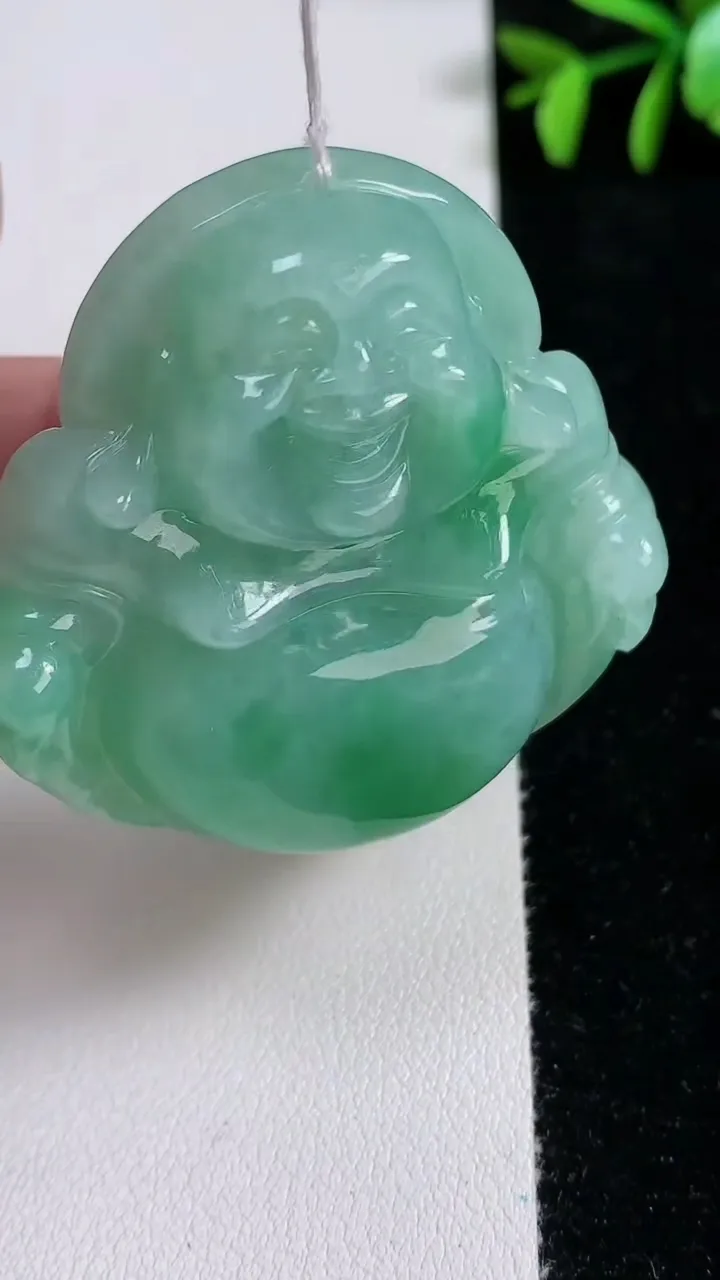 天然A货翡翠佛公吊坠，尺寸49.3-49.6-12，重量:45.14g
11月14日