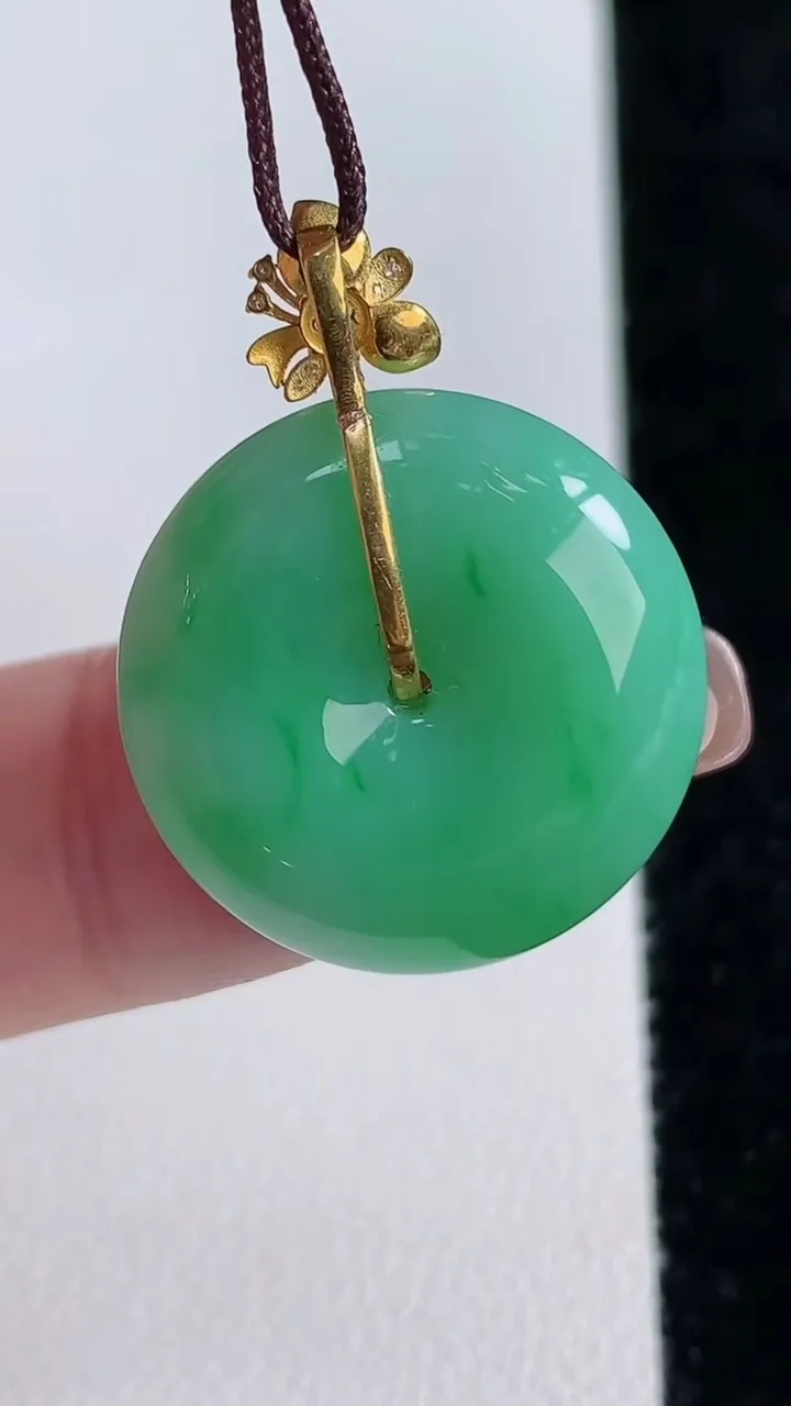 天然A货翡翠佛公吊坠，尺寸33.5-35-6.3，重量:11.19g
11月14日