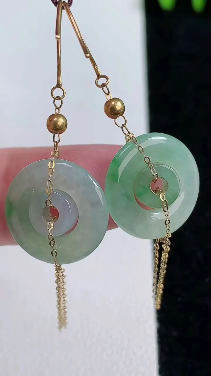 天然A货翡翠母子平安扣耳坠，尺寸15.3-2，重量:2.90g
11月14日