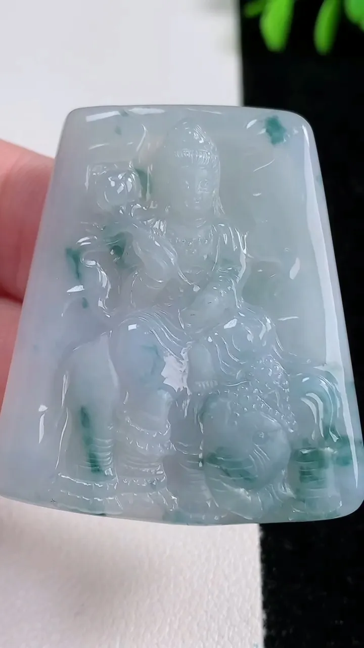 天然A货翡翠飘花普贤菩萨吊坠，尺寸43.3-38.2-4.6，重量:16.25g
11月14日