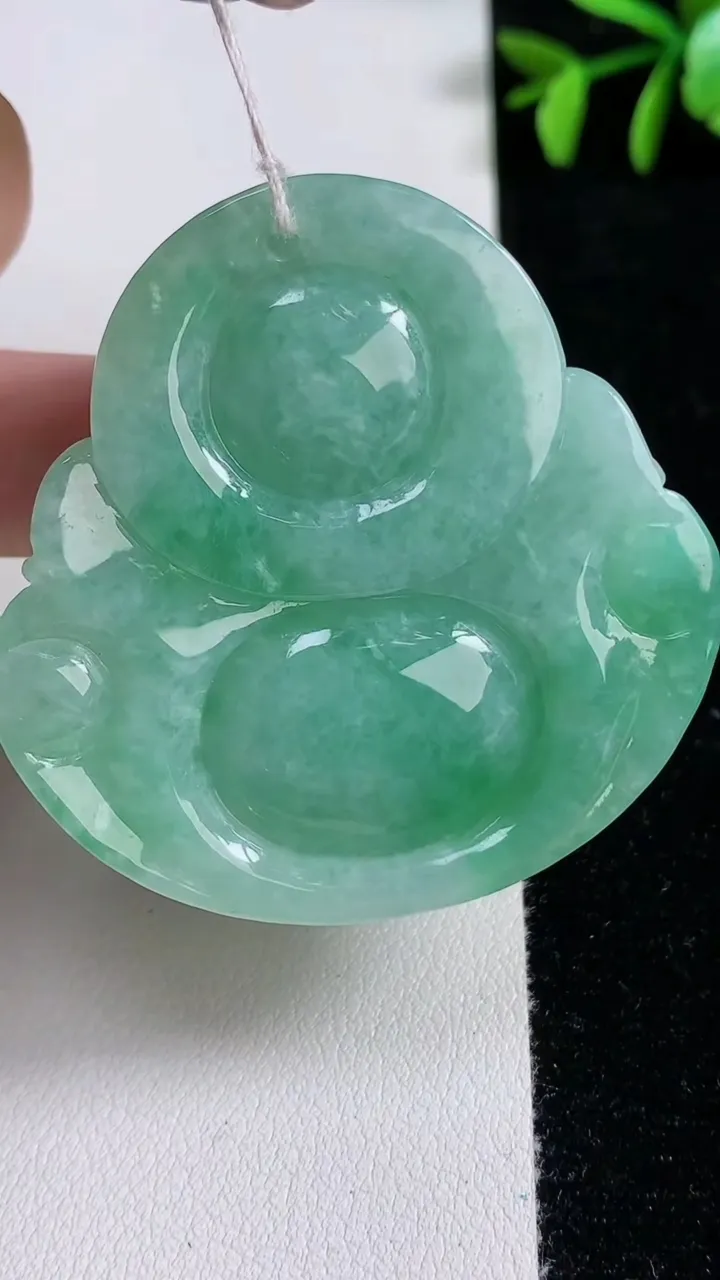 天然A货翡翠佛公吊坠，尺寸49.3-49.6-12，重量:45.14g
11月14日