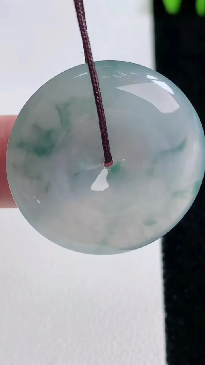 天然A货翡翠冰种飘花平安扣吊坠，尺寸29-5.2，重量:9.29g
11月14日