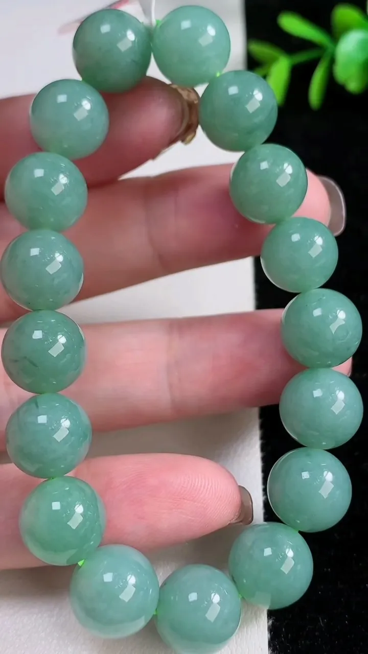 天然A货翡翠圆珠手串，尺寸11-17颗，重量:45.34g11月14日
工厂直销收藏佳品,种好水足，色泽均匀，有种有色，上手高大气！