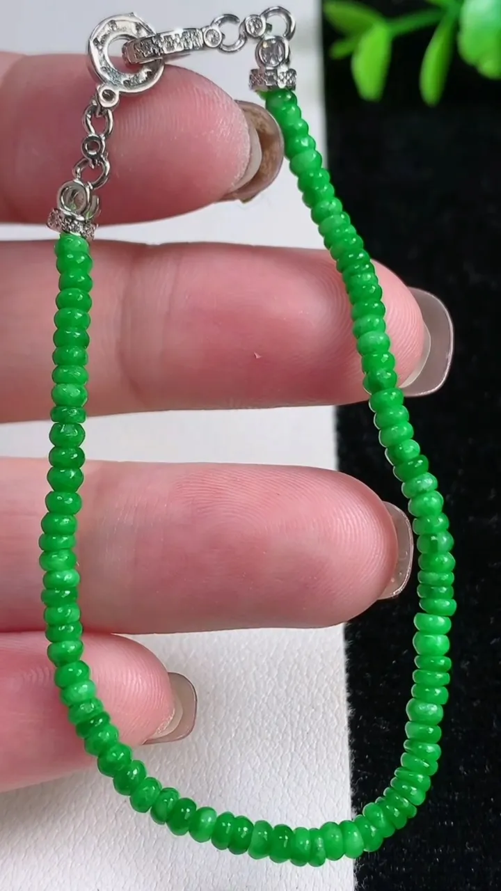 天然A货翡翠算盘珠手串，尺寸2.8-1.3，重量:4.44g11月14日
工厂直销收藏佳品,种好水足