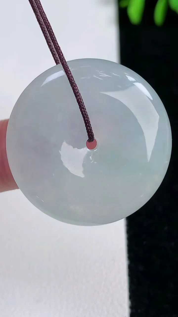 天然A货翡翠平安扣吊坠，尺寸30.5-5.7，重量:11.84g
11月14日