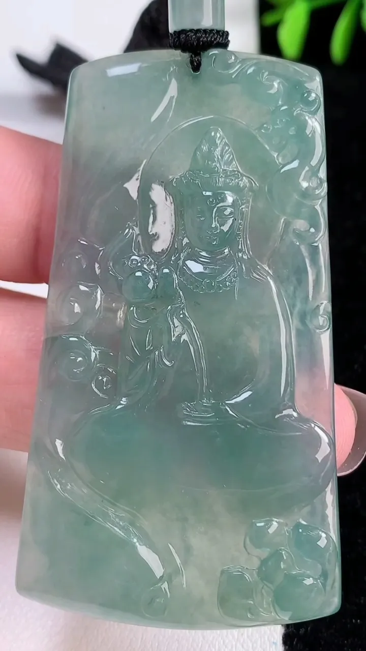 天然A货翡翠大势至菩萨吊坠，尺寸64.2-35.7-4.6，重量:49.66g
11月14日