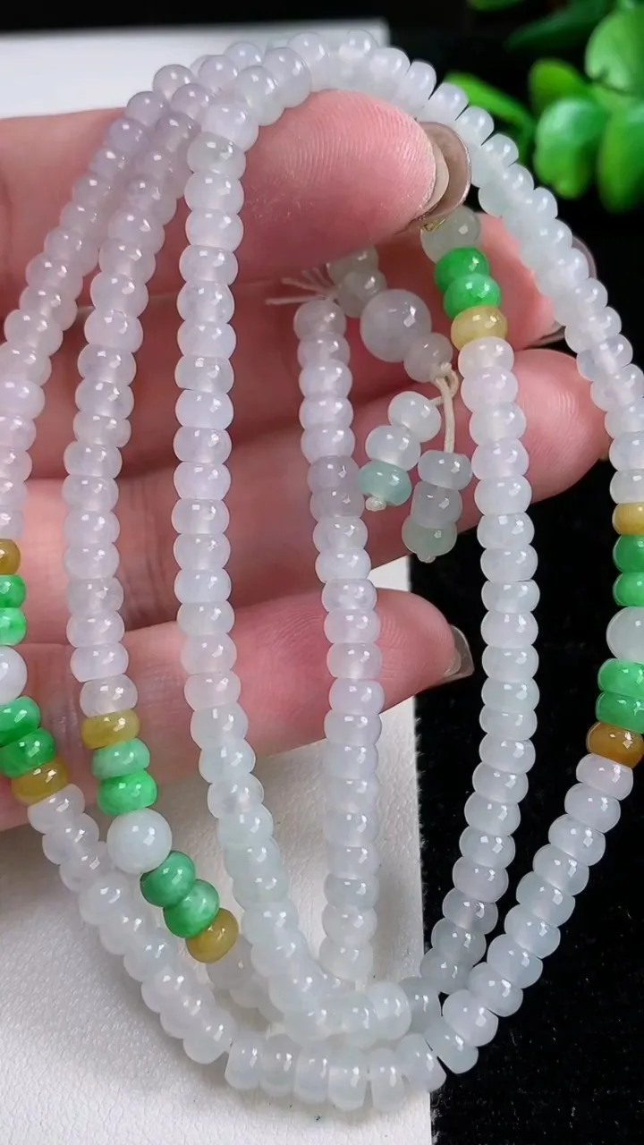 天然A货翡翠三彩算盘珠项链，尺寸4.8-2.4-206颗，重量:34.59g11月14日
工厂直销收