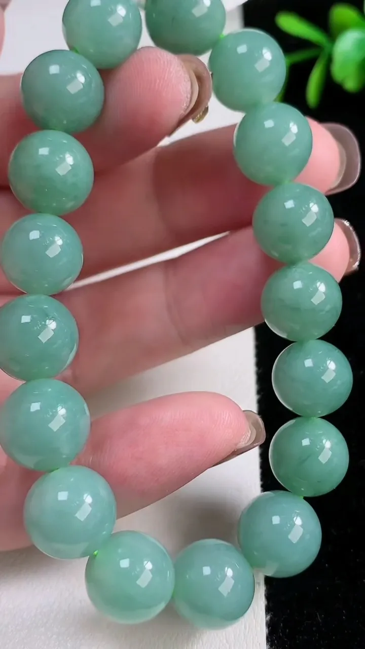天然A货翡翠圆珠手串，尺寸11-17颗，重量:45.34g11月14日
工厂直销收藏佳品,种好水足，色泽均匀，有种有色，上手高大气！