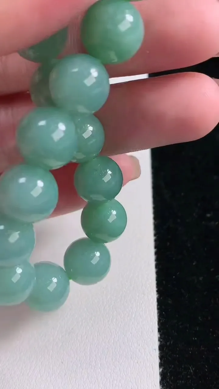 天然A货翡翠圆珠手串，尺寸11-17颗，重量:45.34g11月14日
工厂直销收藏佳品,种好水足，色泽均匀，有种有色，上手高大气！