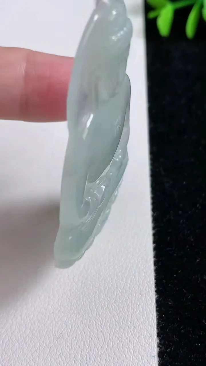 天然A货翡翠大日如来吊坠，尺寸60.8-36.2-5.3，重量:20.88g
11月14日