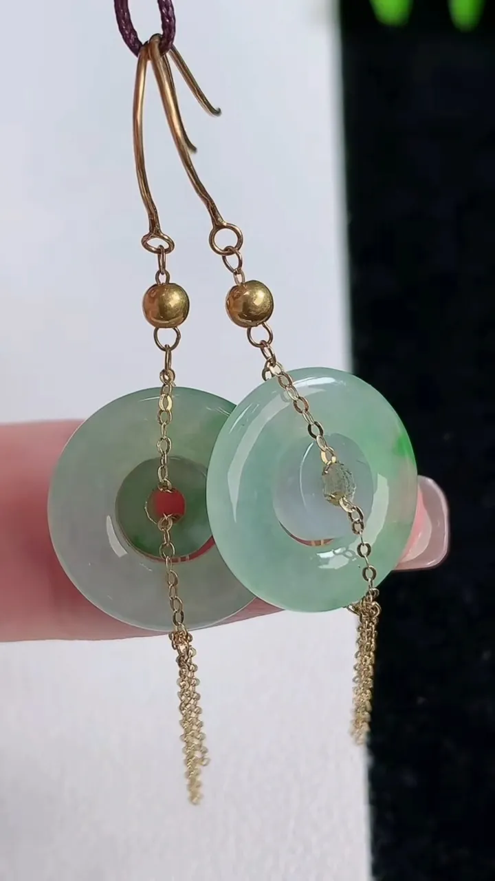 天然A货翡翠母子平安扣耳坠，尺寸15.3-2，重量:2.90g
11月14日