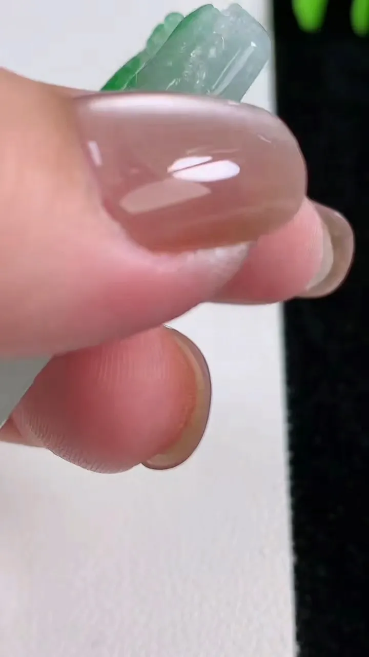 天然A货翡翠山水牌吊坠，尺寸46.8-27.5-7.6，重量:21.88g
11月14日