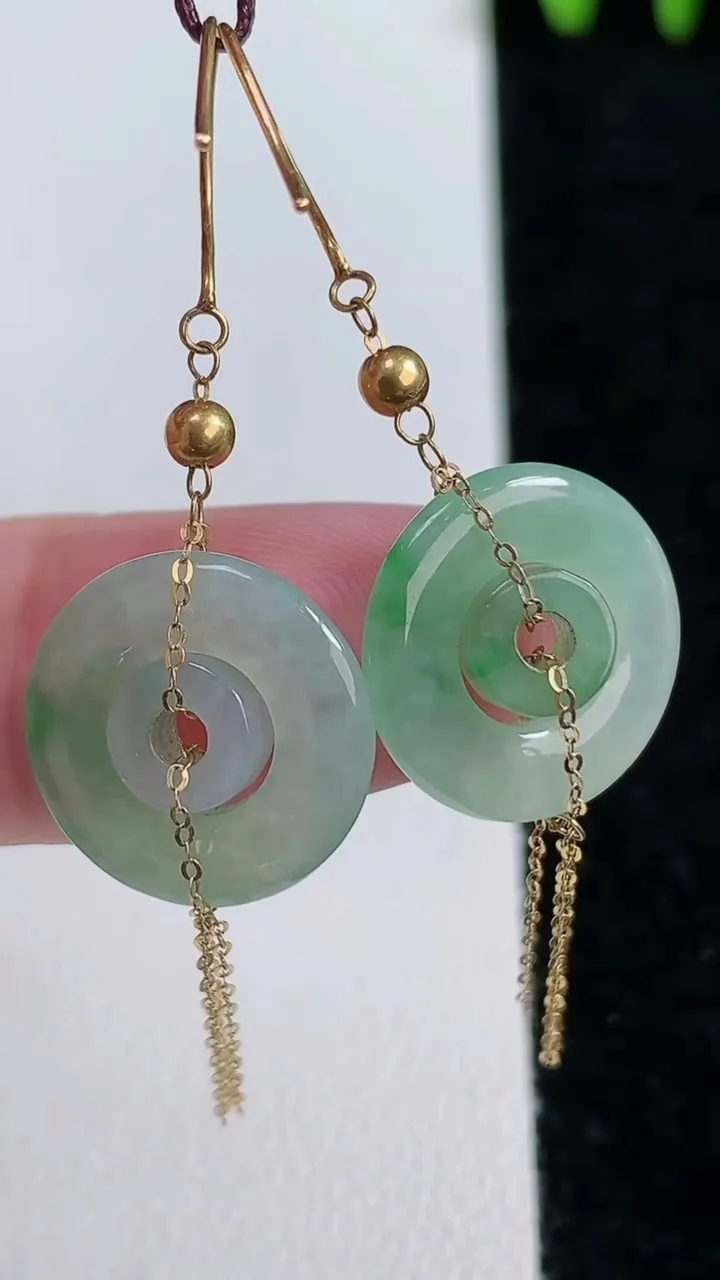 天然A货翡翠母子平安扣耳坠，尺寸15.3-2，重量:2.90g
11月14日