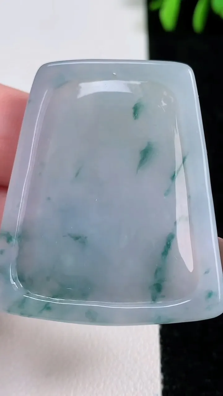 天然A货翡翠飘花普贤菩萨吊坠，尺寸43.3-38.2-4.6，重量:16.25g
11月14日