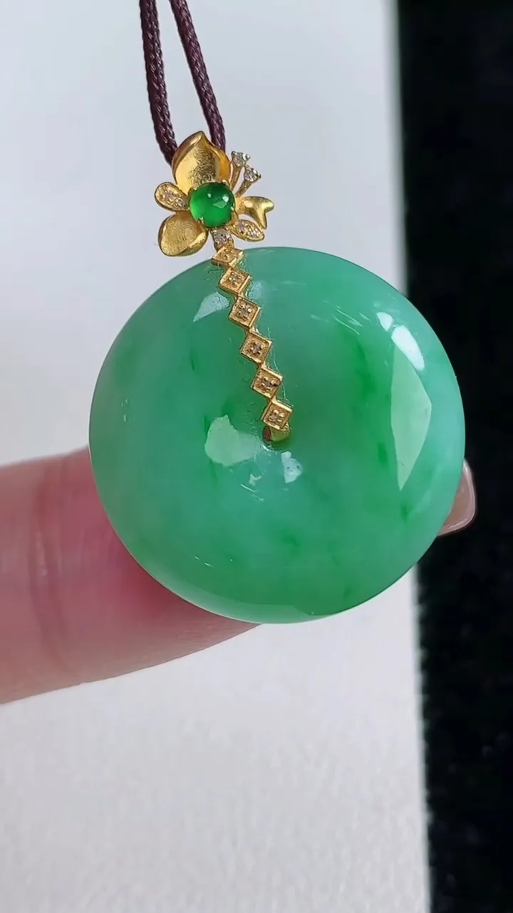天然A货翡翠佛公吊坠，尺寸33.5-35-6.3，重量:11.19g
11月14日