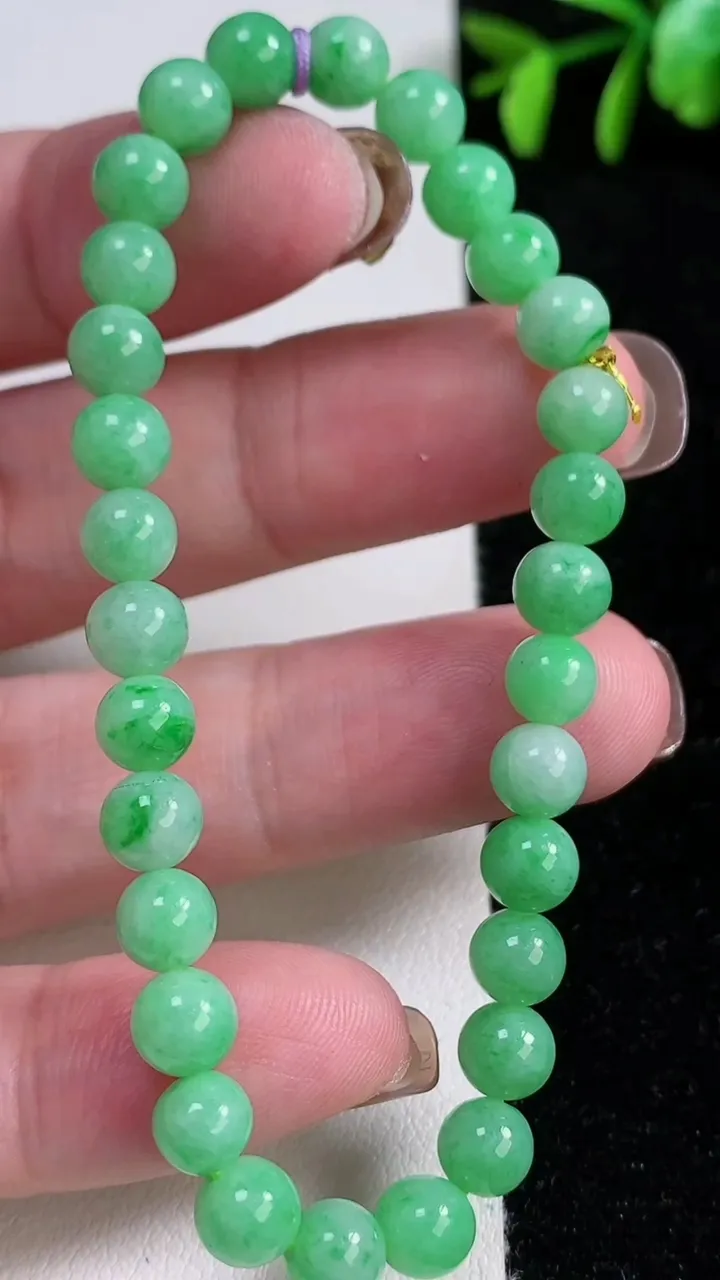天然A货翡翠圆珠手串，尺寸6.2-30颗，重量:12.30g11月14日
工厂直销收藏佳品,种好水足