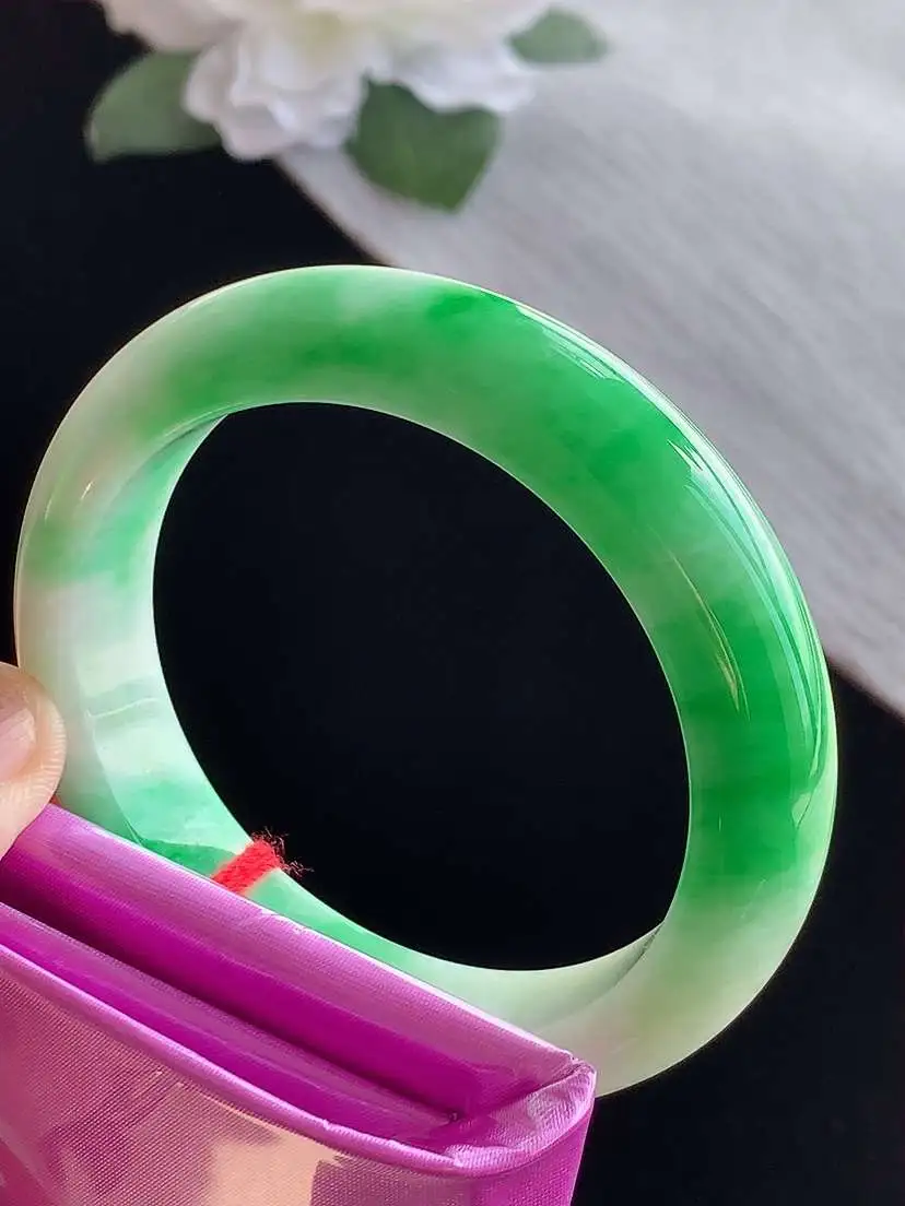 a货翡翠老坑冰种飘阳绿正装正圈手镯53-54圈口  尺寸53.5×12.8×8.8mm 1115