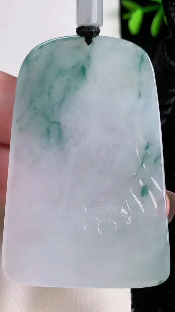 天然A货翡翠冰种飘花普贤菩萨吊坠，尺寸63-42-5.2，重量:40.08g
11月15日