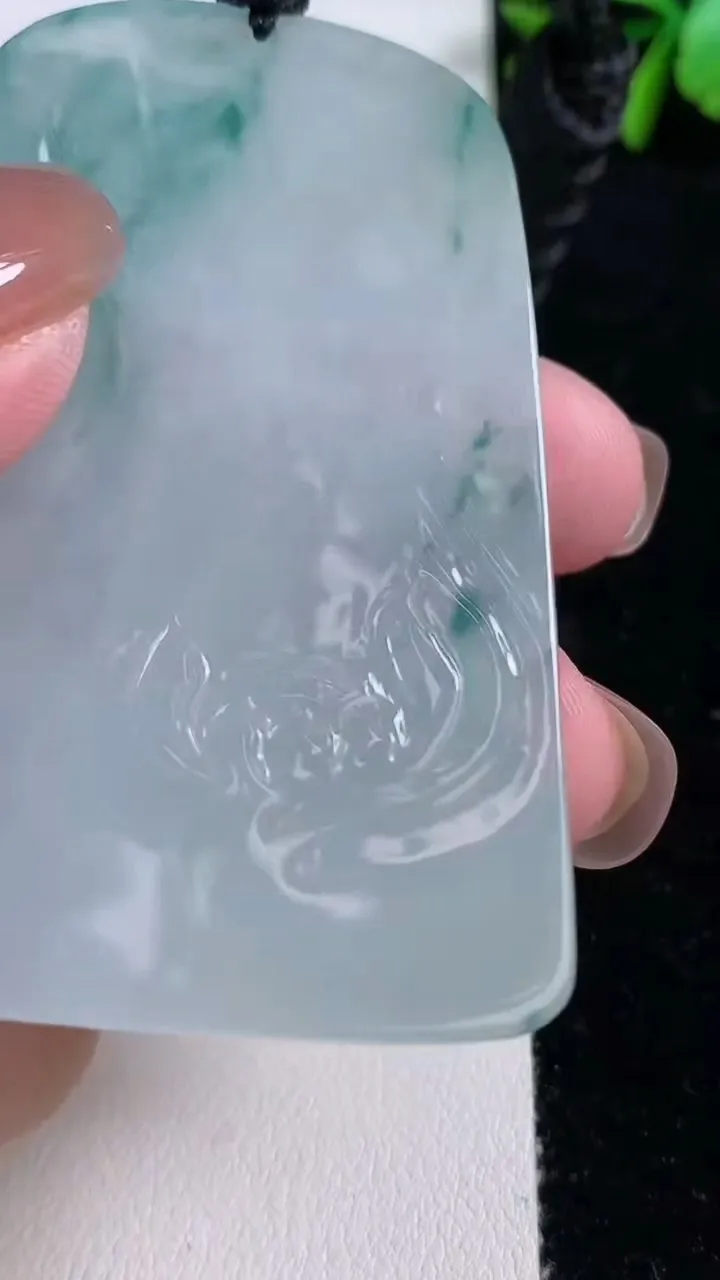 天然A货翡翠冰种飘花普贤菩萨吊坠，尺寸63-42-5.2，重量:40.08g
11月15日