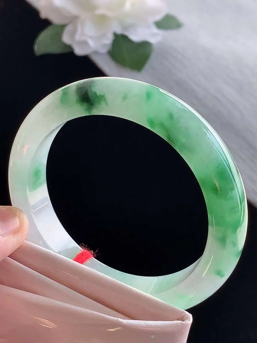 a货翡翠老坑冰种飘绿正装正圈手镯55-56圈口  尺寸55.3×12.3×8.8mm 1115