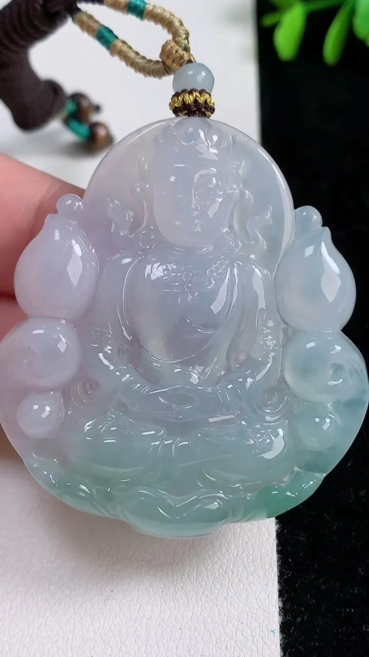 天然A货翡翠观音菩萨吊坠，尺寸53-48.3-6.3，重量:29.82g
11月15日