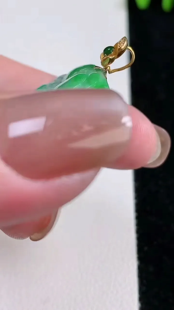 天然A货翡翠山水牌吊坠，尺寸38-27.3-9.2，重量:21.81g
11月15日