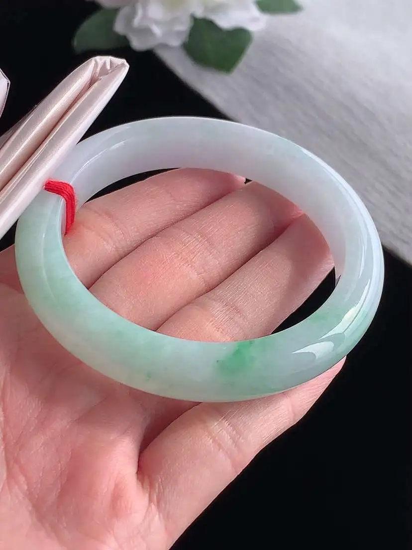 a货翡翠老坑冰种飘绿正装正圈手镯56-57圈口  尺寸56.2×11.3×8.8mm 1115
