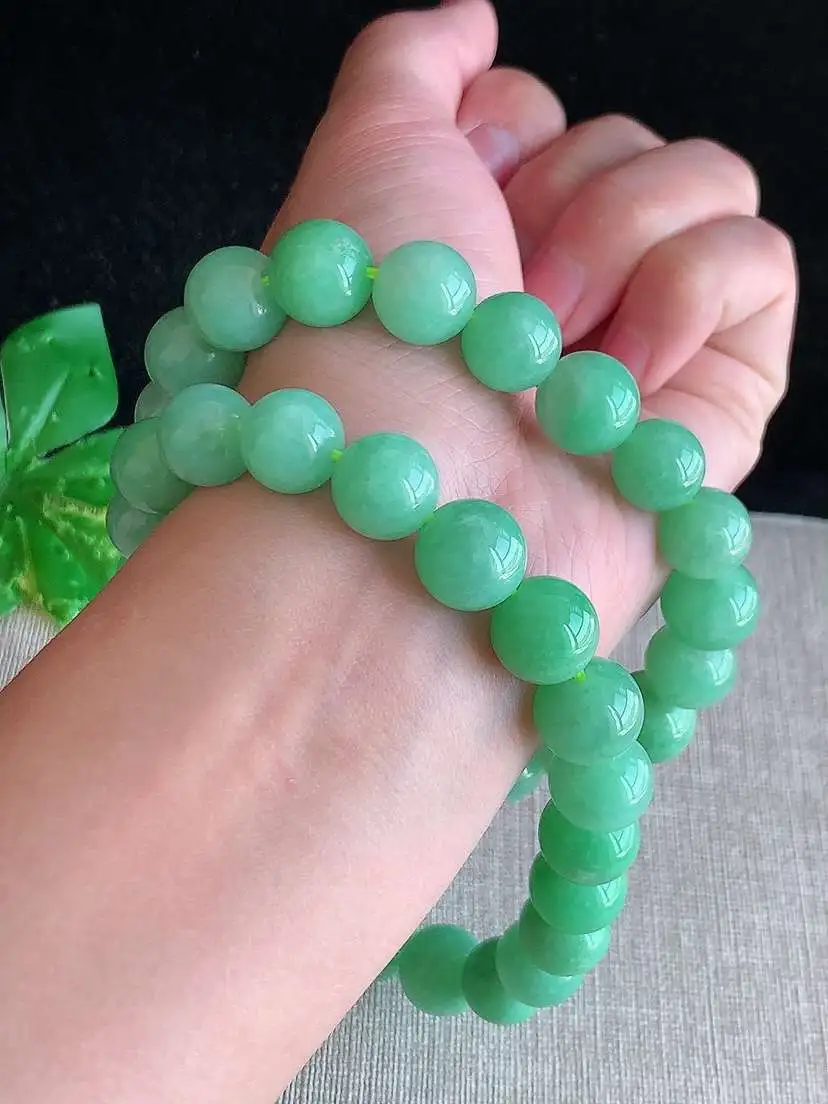 a货翡翠老坑冰种满绿甜绿圆珠项链毛衣链塔珠链42颗， 尺寸14×11mm 重量136.43g 111