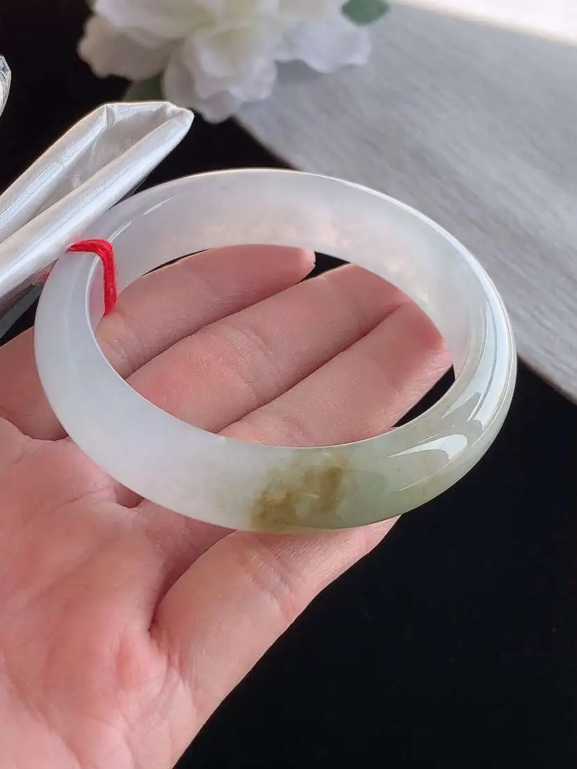 a货翡翠老坑冰种飘黄翡正装正圈手镯55-56圈口  尺寸55×13.3×8mm 1115