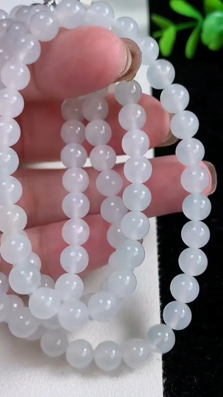 天然A货翡翠圆珠项链，尺寸6.2-108颗，重量:59.05g
11月15日