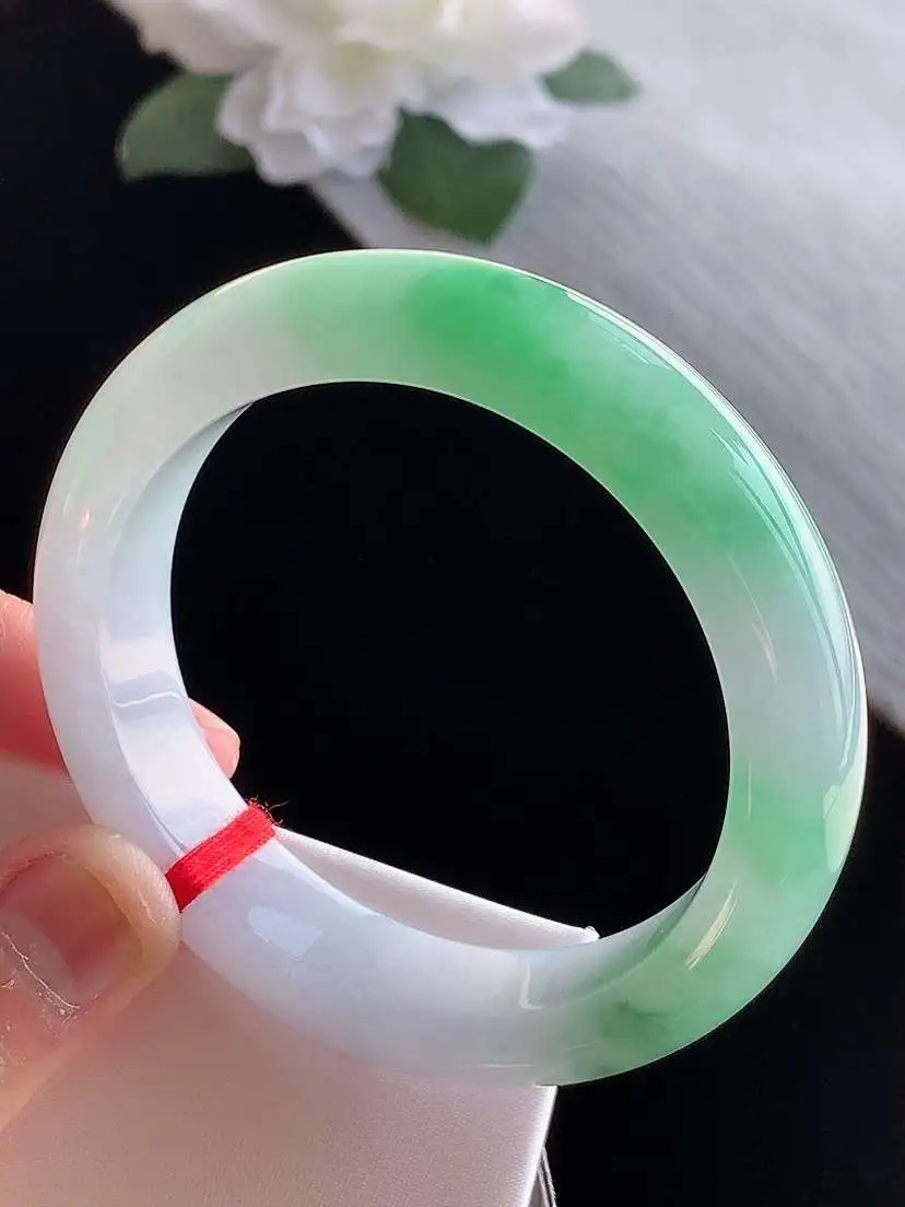 a货翡翠老坑冰种春带彩紫罗兰飘绿正装正圈手镯53-54圈口  尺寸53×12.5×8.8mm 1115