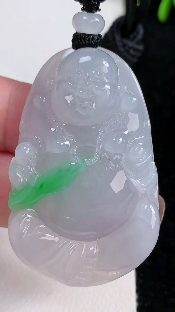 天然A货翡翠逍遥佛吊坠，尺寸49-30.6-7.7，重量:28.54g
11月15日