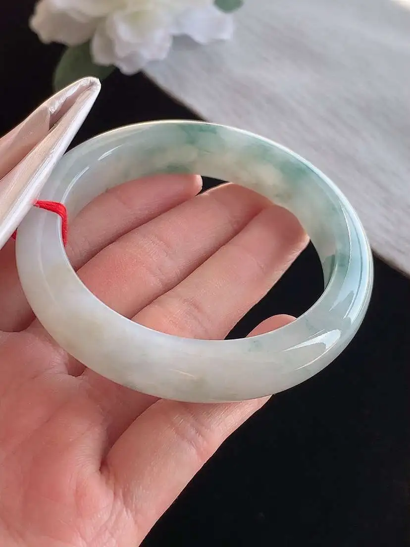 a货翡翠老坑冰种飘花正装正圈手镯55-56圈口  尺寸55×12×8.6mm 1115