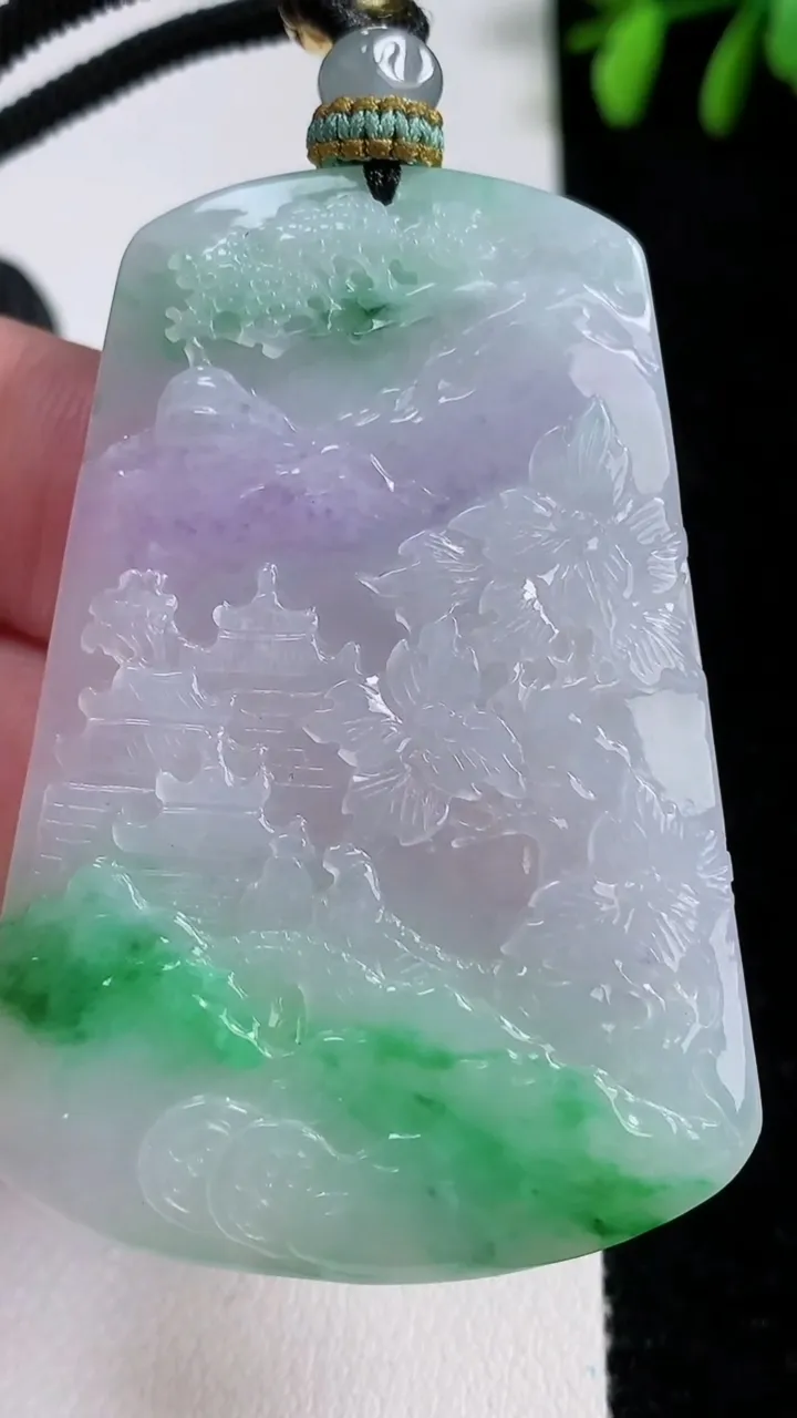 天然A货翡翠山水牌吊坠，尺寸56.6-40.5-3.8，重量:26.95g
11月15日