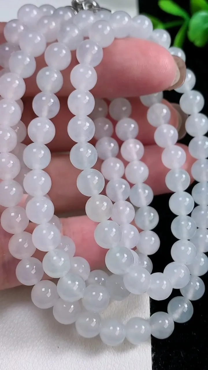 天然A货翡翠圆珠项链，尺寸6.2-108颗，重量:59.05g
11月15日