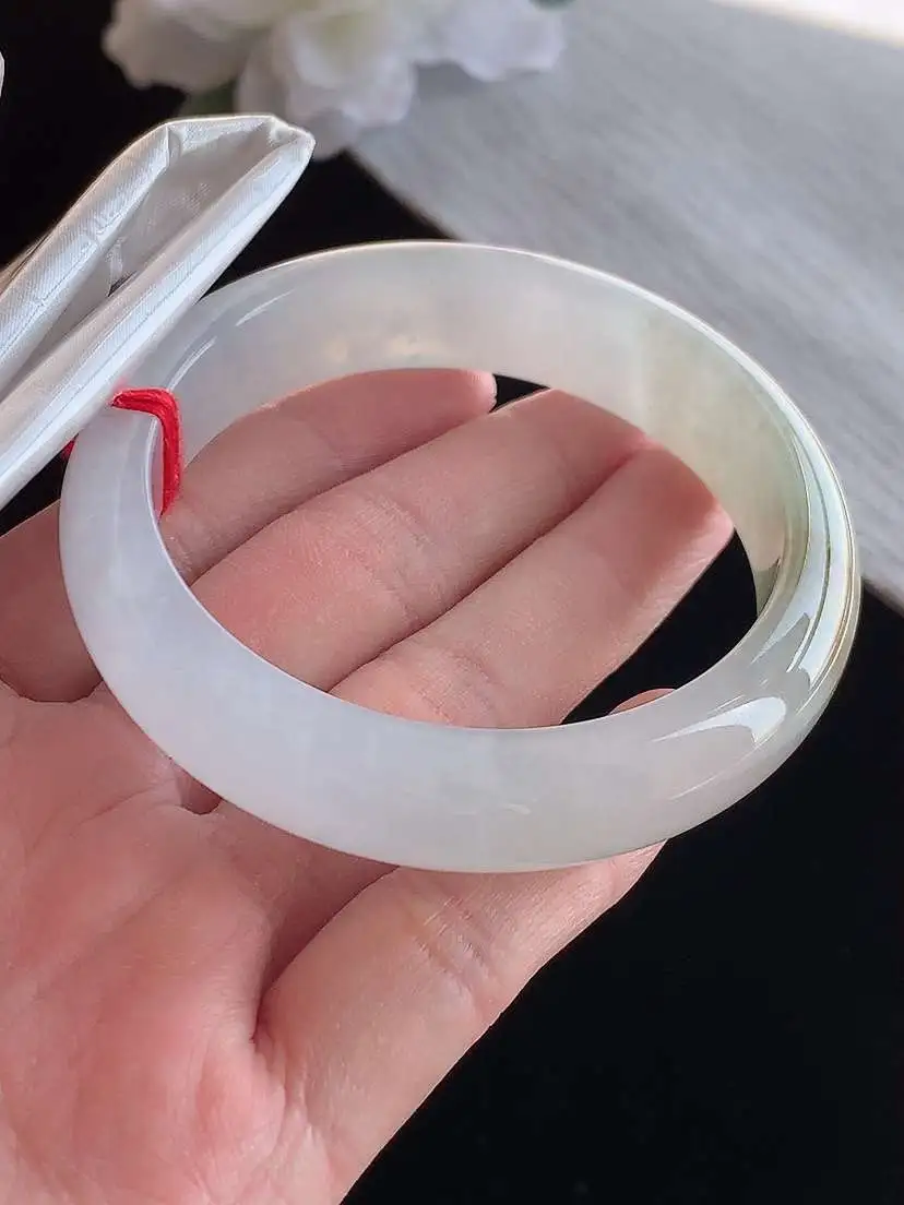 a货翡翠老坑冰种飘黄翡正装正圈手镯55-56圈口  尺寸55×13.3×8mm 1115