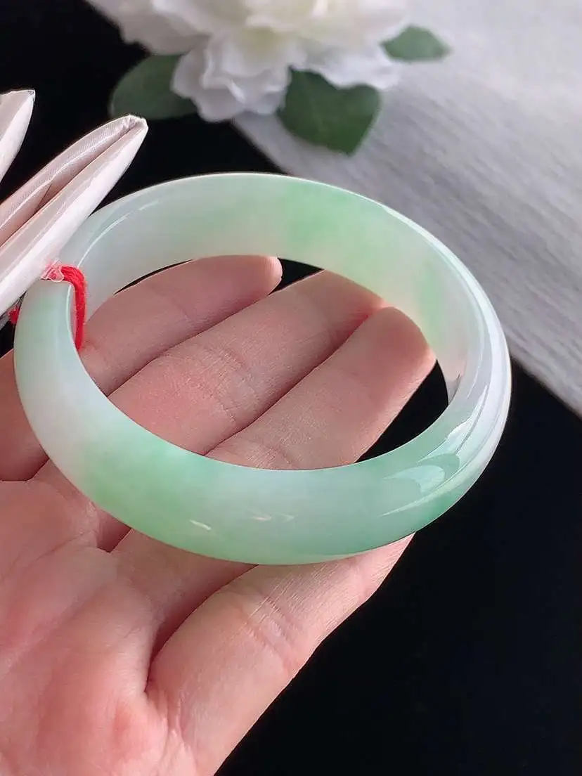 a货翡翠老坑冰种飘绿正装正圈手镯55-56圈口  尺寸55.2×14.8×7.5mm 1115