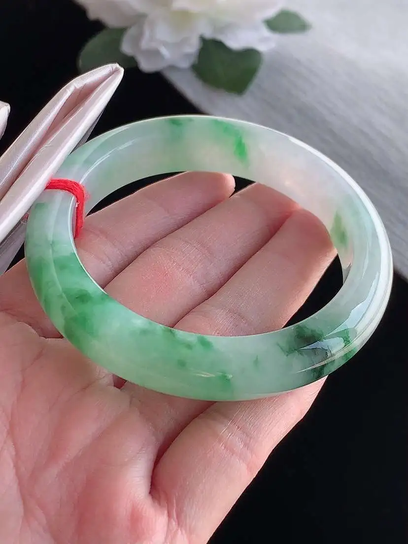 a货翡翠老坑冰种飘绿正装正圈手镯55-56圈口  尺寸55.3×12.3×8.8mm 1115