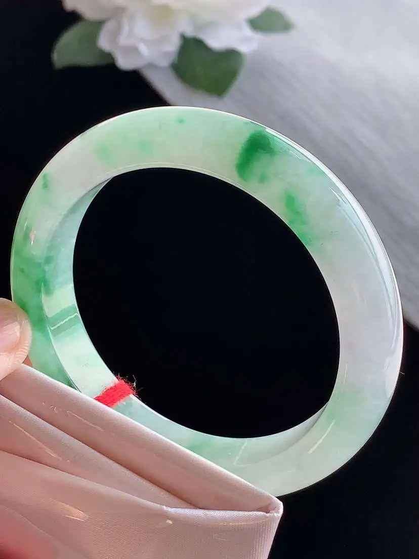 a货翡翠老坑冰种飘绿正装正圈手镯55-56圈口  尺寸55.3×12.3×8.8mm 1115