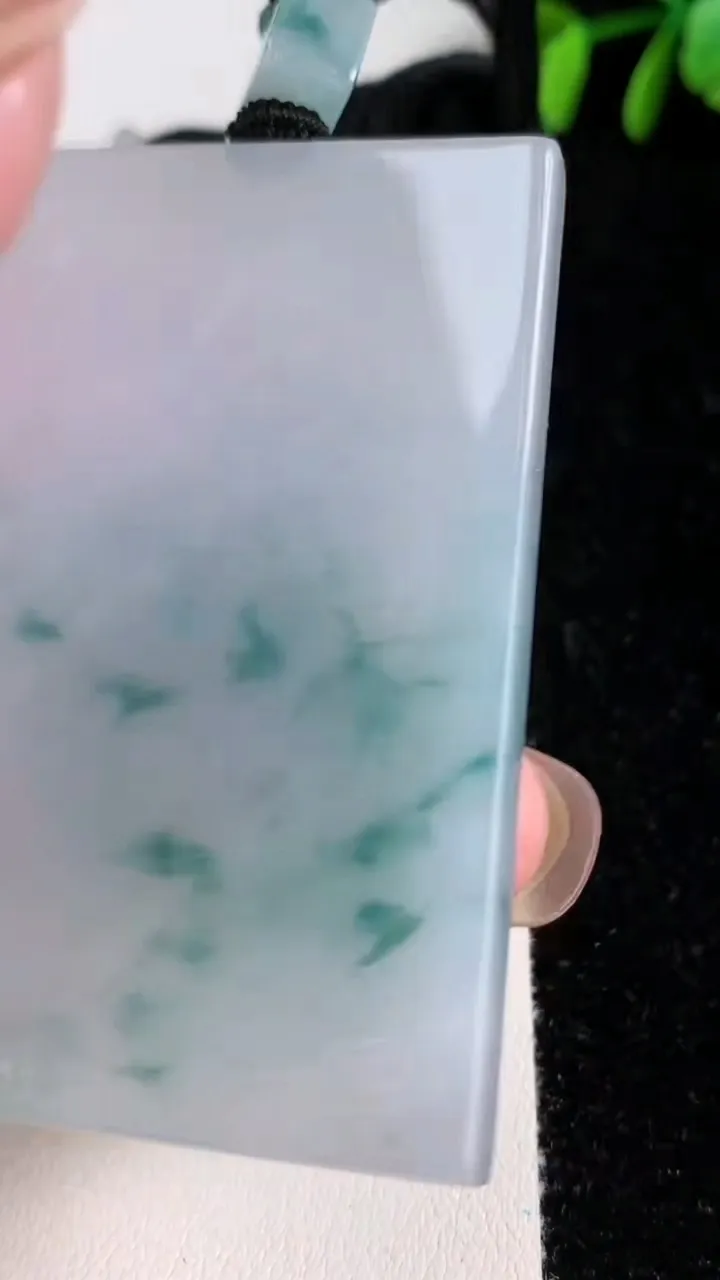 天然A货翡翠冰种飘花仿古无事牌吊坠，尺寸61.8-41.2-6，重量:56.00g
11月15日